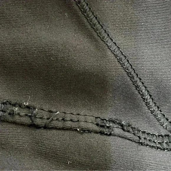 Lululemon athletica cropped black leggings size 6 - Picture 3 of 4